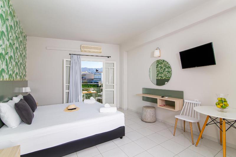 Triple Room with Balcony image 4