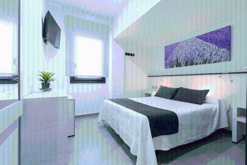 Double Room image 2