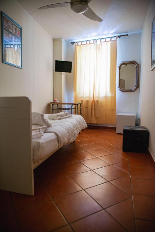Single Room image 4