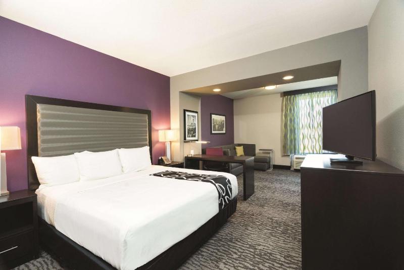 Executive King Room image 2