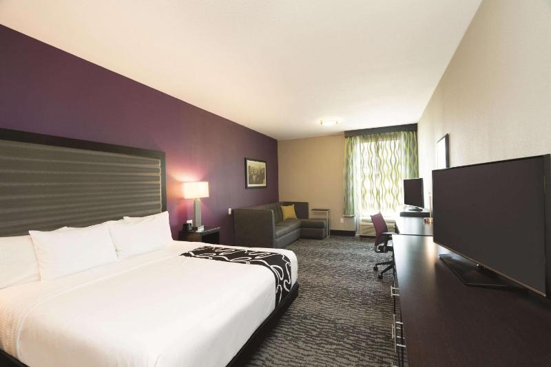 Deluxe King Room - Mobility Access/Non-Smoking image 2