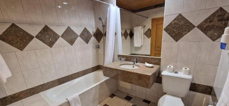 Standard Quadruple Room image 2