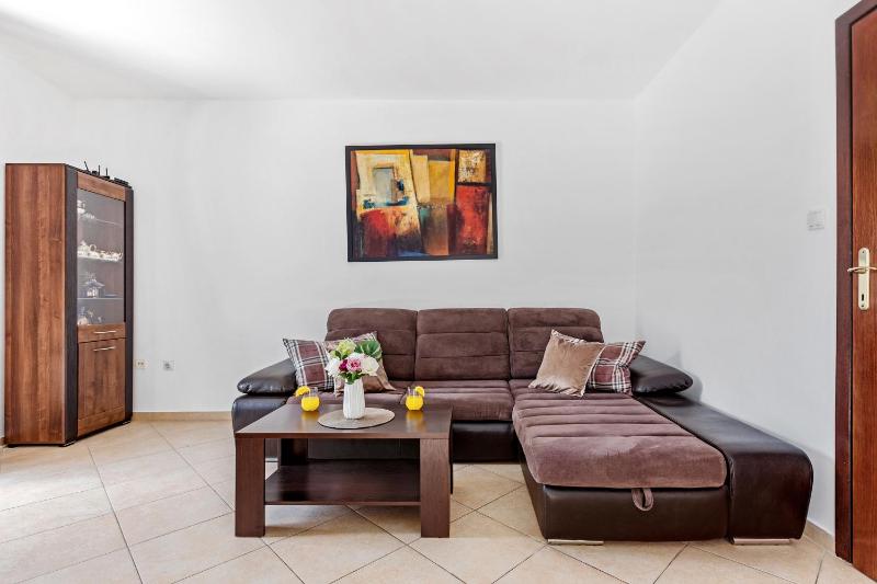 Antonella - image 6