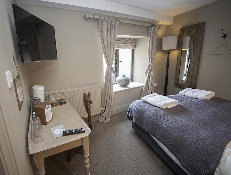 Small Double Room image 2