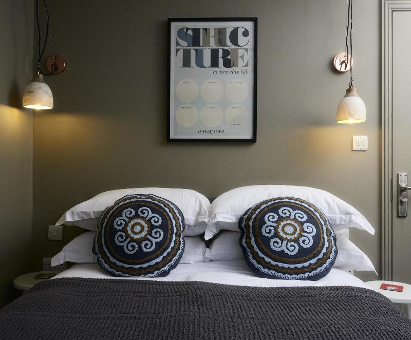 Small Double Room image 3