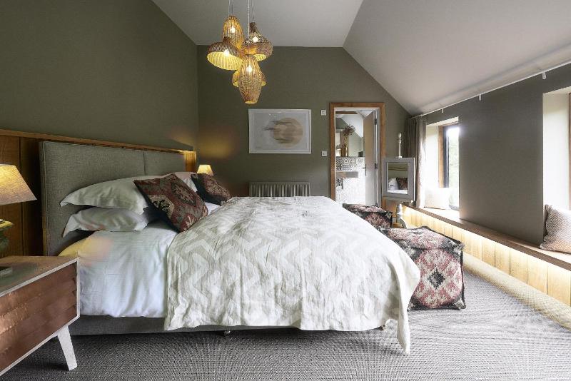 Large Double or Twin Room image 1