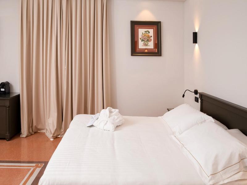 Privilege Double Room image 3