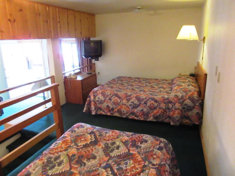 Family Room image 2