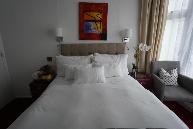 Single Room with Shower image 3