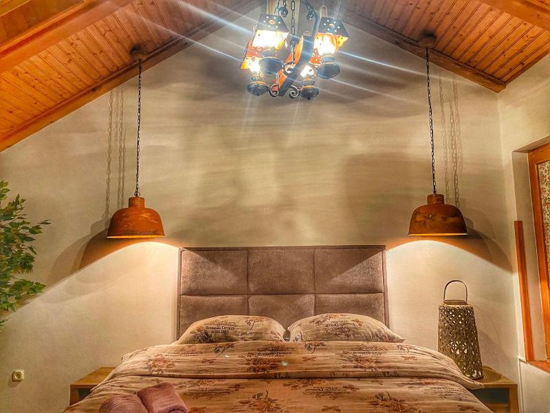 Triple Room with Private Bathroom image 2