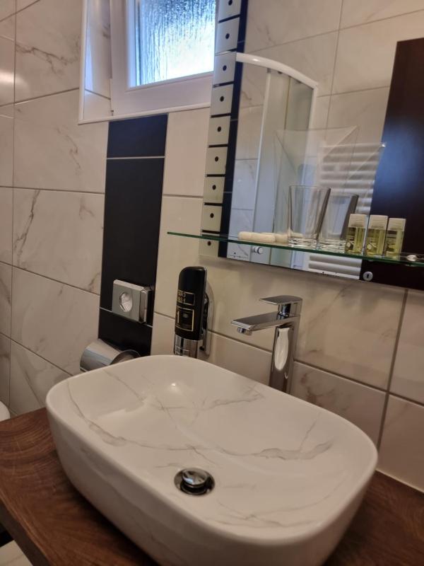 Double Room with Balcony and Side Sea View image 3