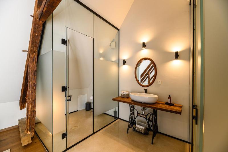 Cozy Attic Suite with shower & mountain view Adults Only image 2