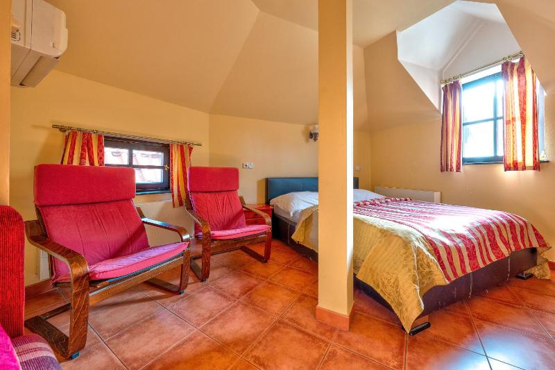 Economy Double Room image 2