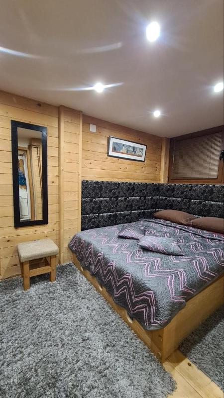 One-Bedroom Apartment image 3