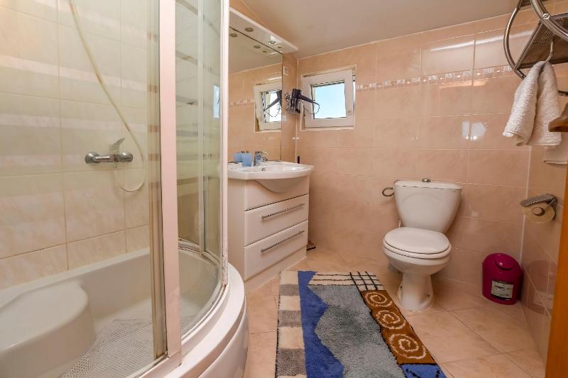One-Bedroom Apartment with Sea View image 2