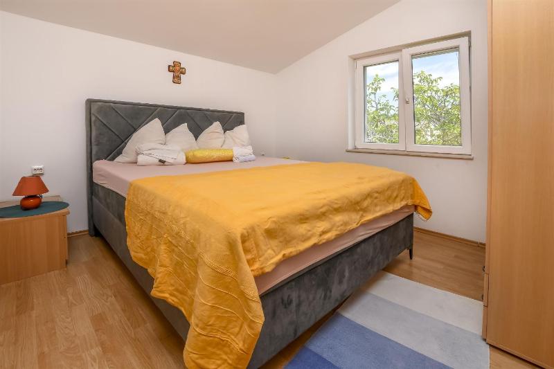 One-Bedroom Apartment with Sea View image 4