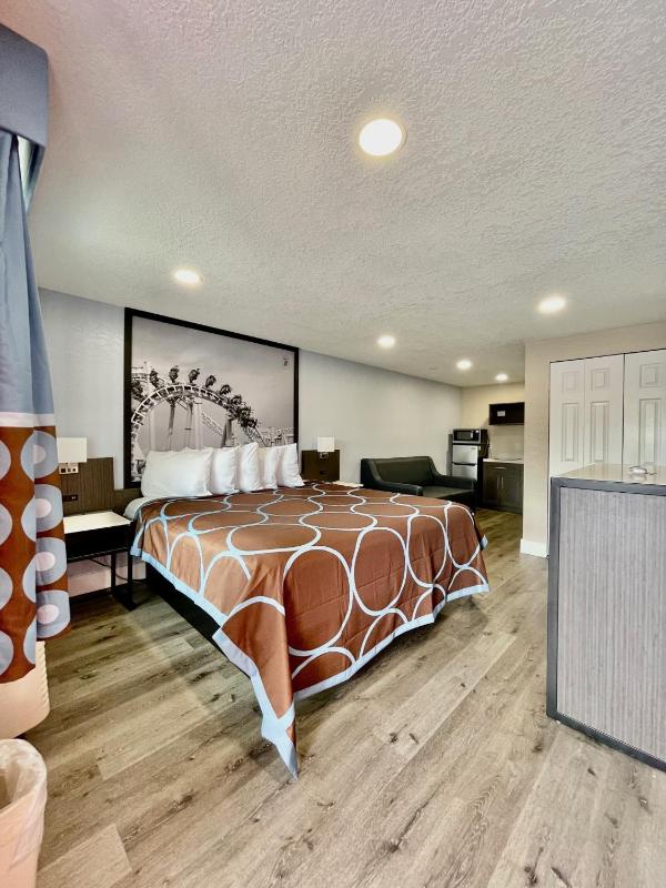 King Studio Suite - Non-Smoking image 1