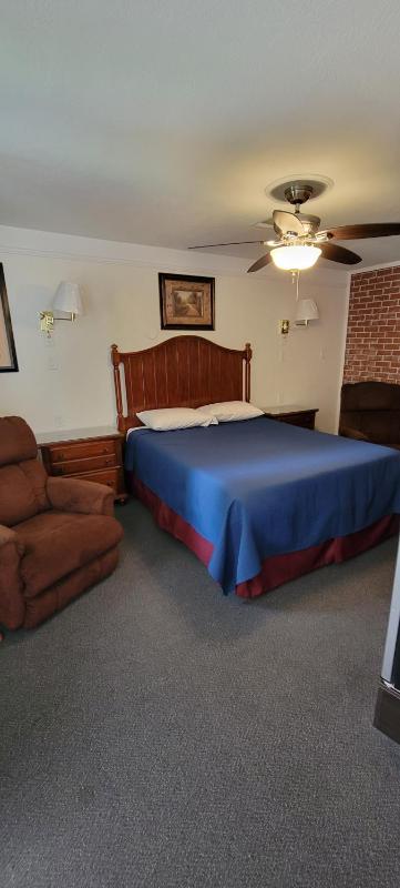 Deluxe Family Room image 3