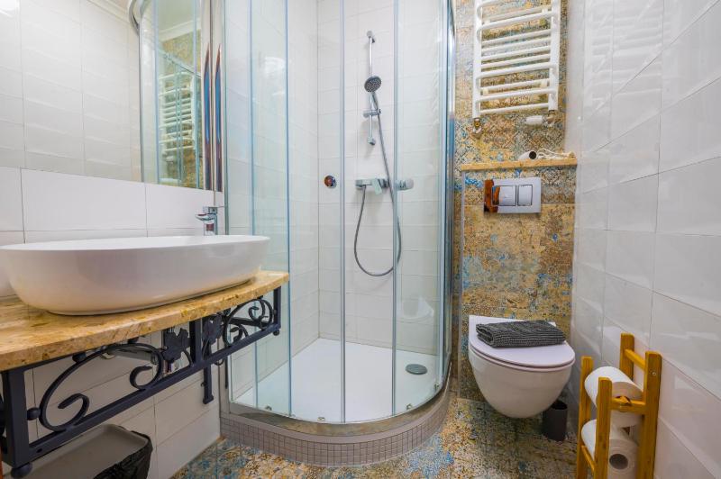 Double Room with Balcony image 1