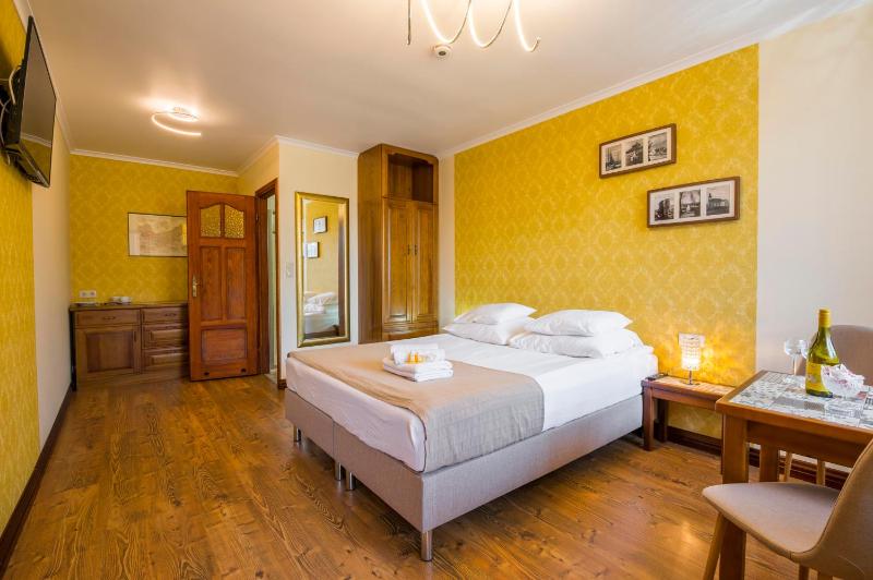 Double Room image 1