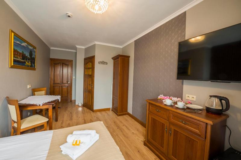 Double Room with Balcony image 4