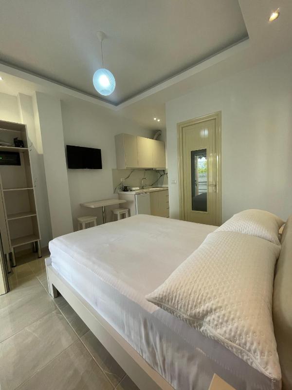 One-Bedroom House image 4