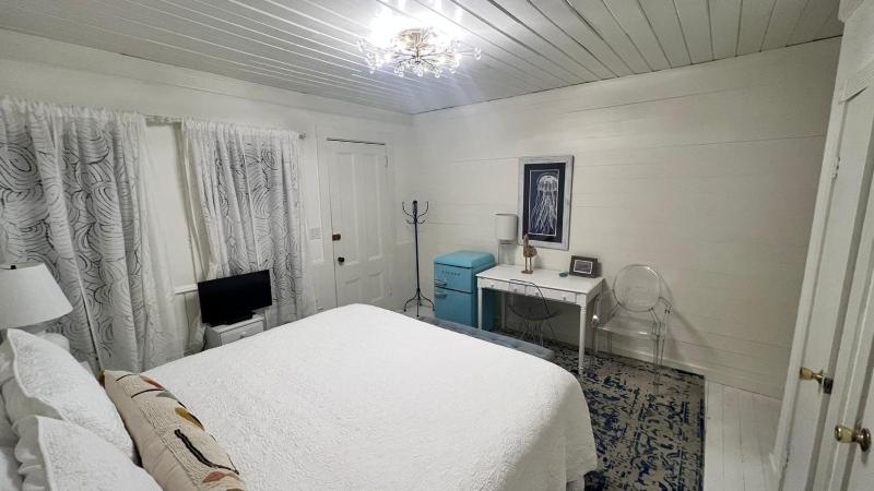 King Room with Garden View image 3
