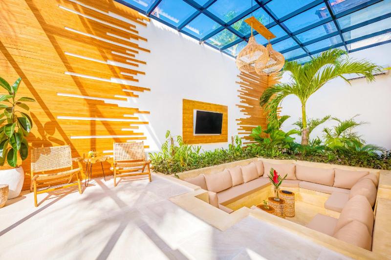 Villa Dublin - Luxury 5 BDR w Jacuzzi & Pool - image 9