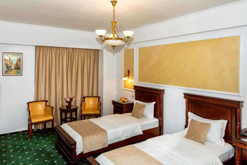 Standard Twin Room image 3