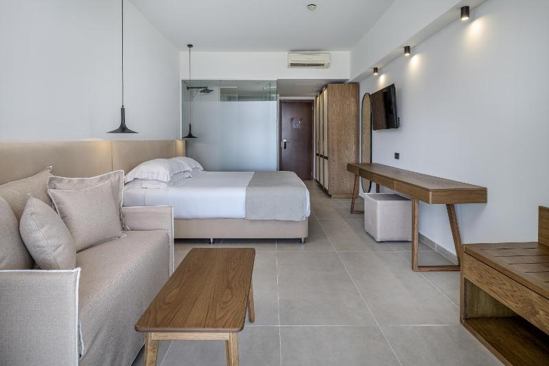 Double or Twin Room with Garden View image 4