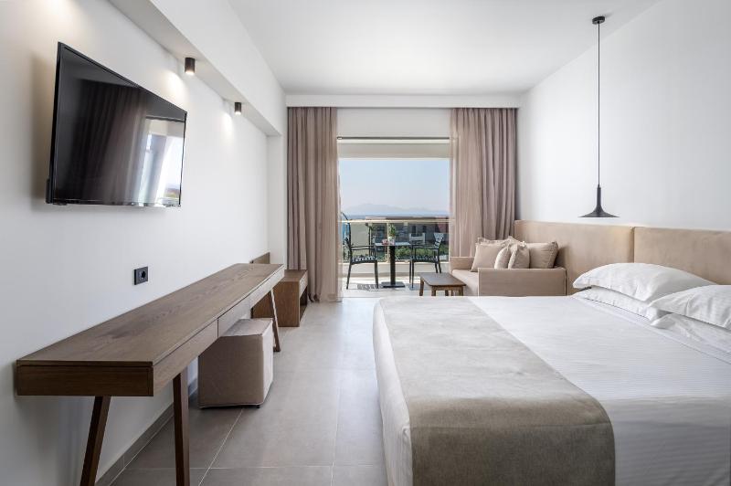 Double Room with Sea View image 3