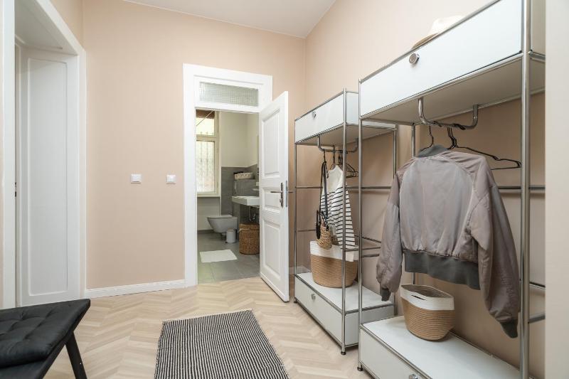 Arbio I Artsy Berlin Oasis Apartment - image 7