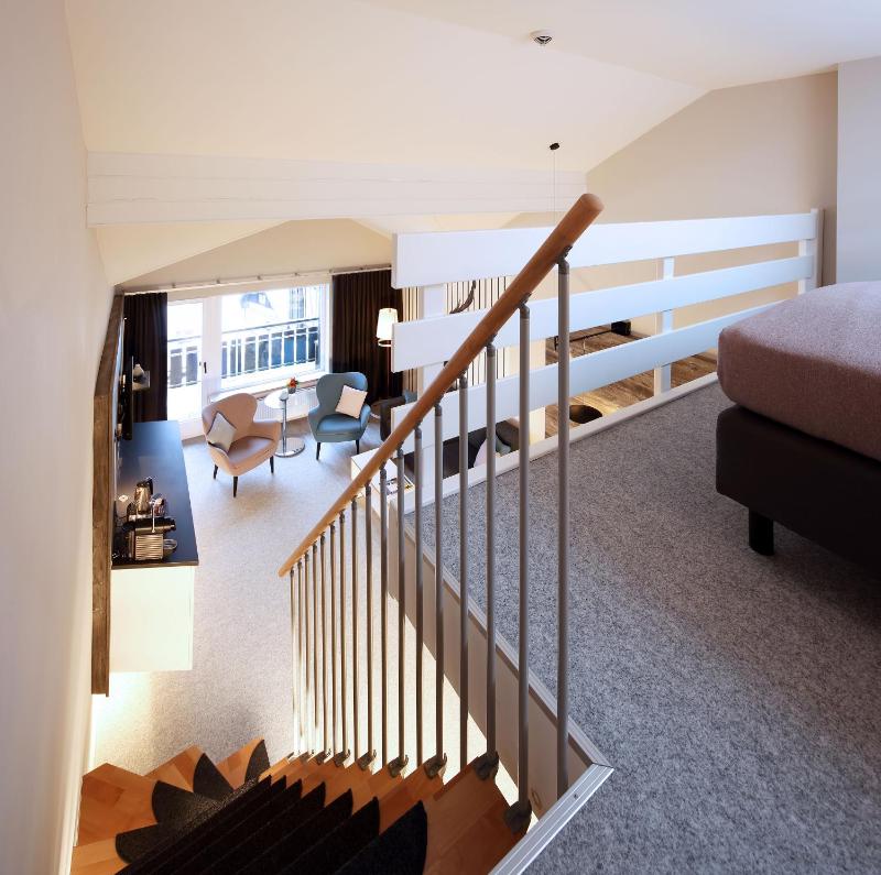 Studio with Balcony image 4