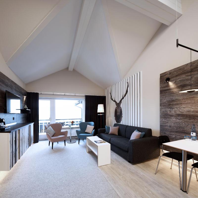Studio with Balcony image 3