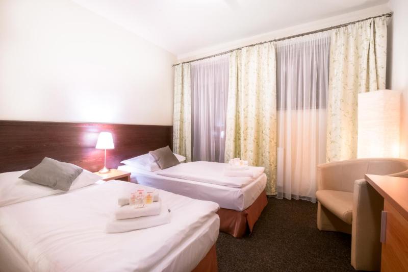Double or Twin Room with Private Bathroom image 3