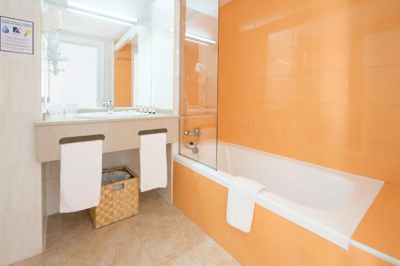 Double Room image 3