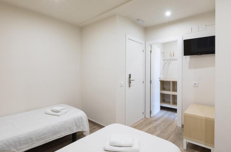 Triple Room with Bathroom image 3