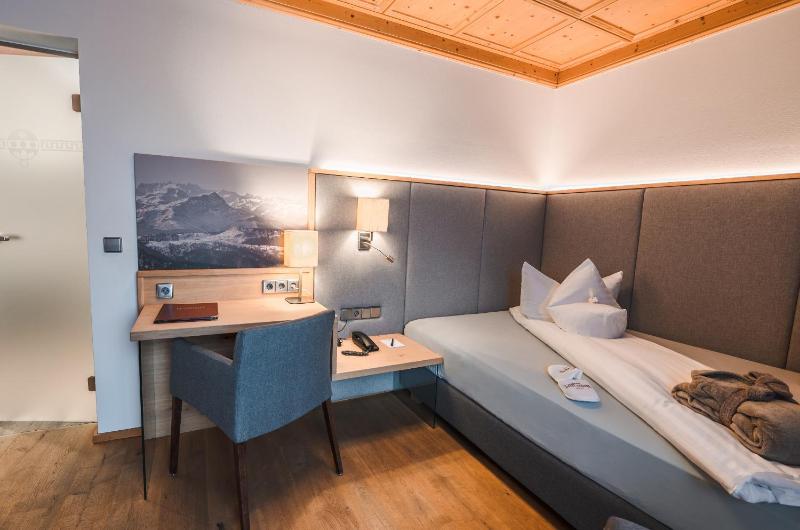 Superior Single Room image 3