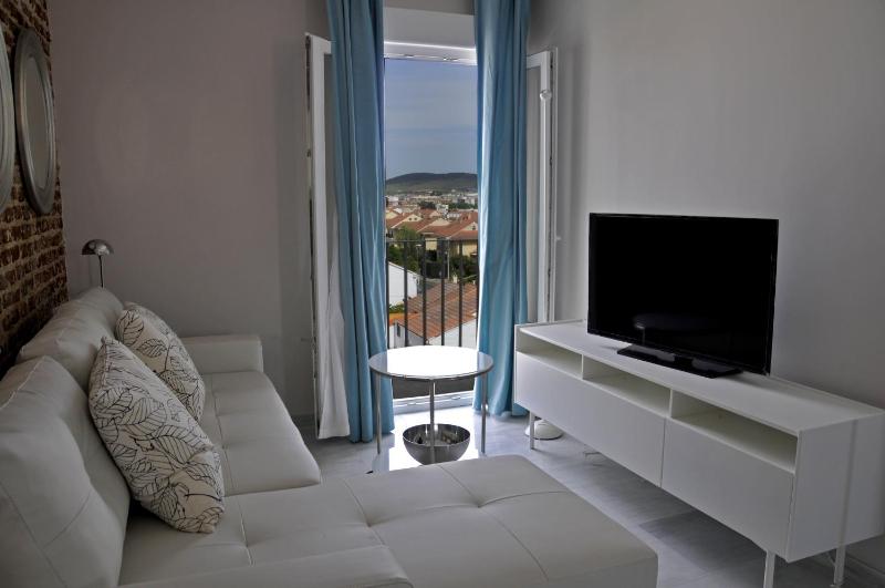 One-Bedroom Apartment image 2