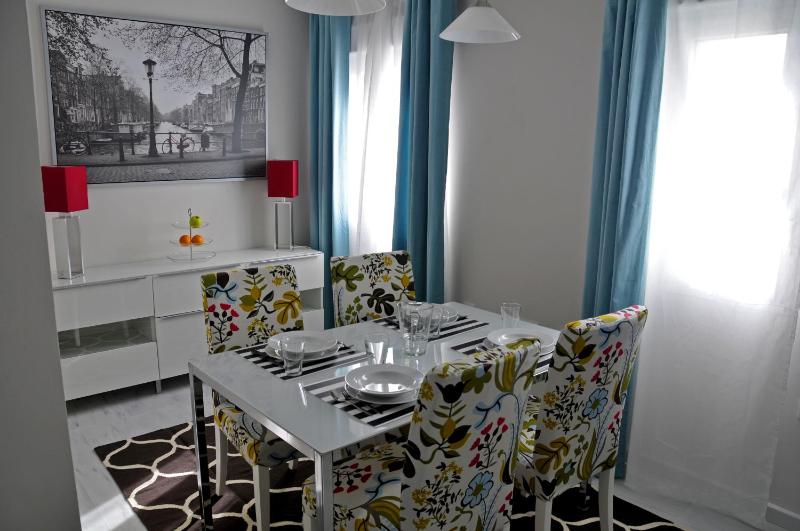 One-Bedroom Apartment image 3
