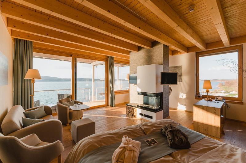 Luxury Suite with Balcony and Lake View image 1