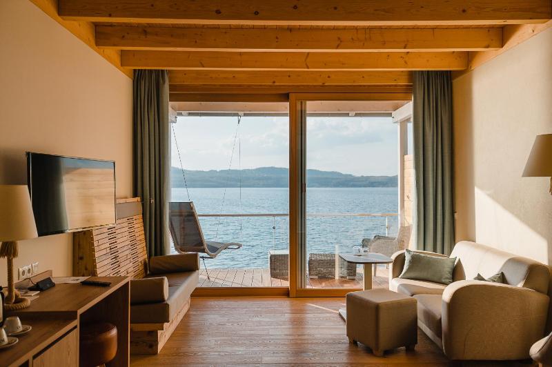 Double Room with Spa and Lake View image 1