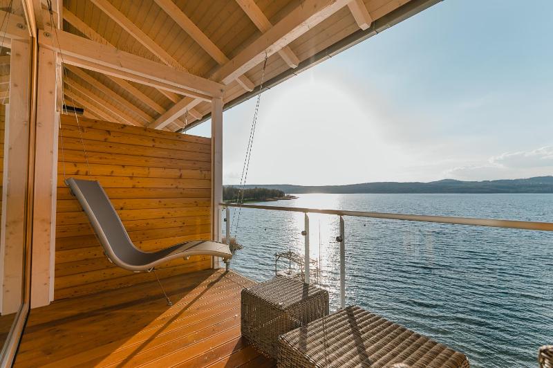 Large Double Room with Balcony and Lake View image 4