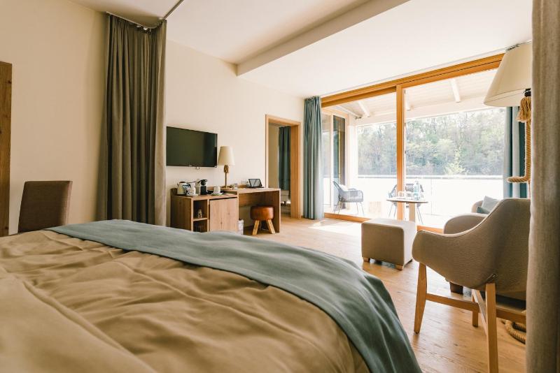 Family Suite with Balcony image 1