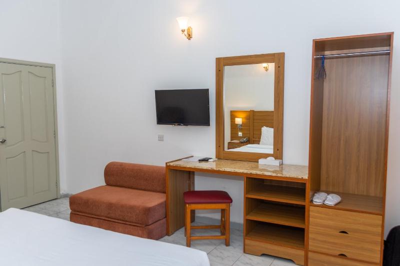 Double Room with Garden View image 2