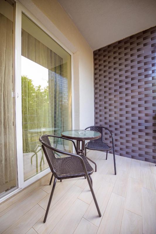 Deluxe Double Room with Balcony image 3