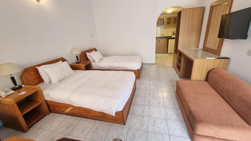 Twin Room with Garden View image 1