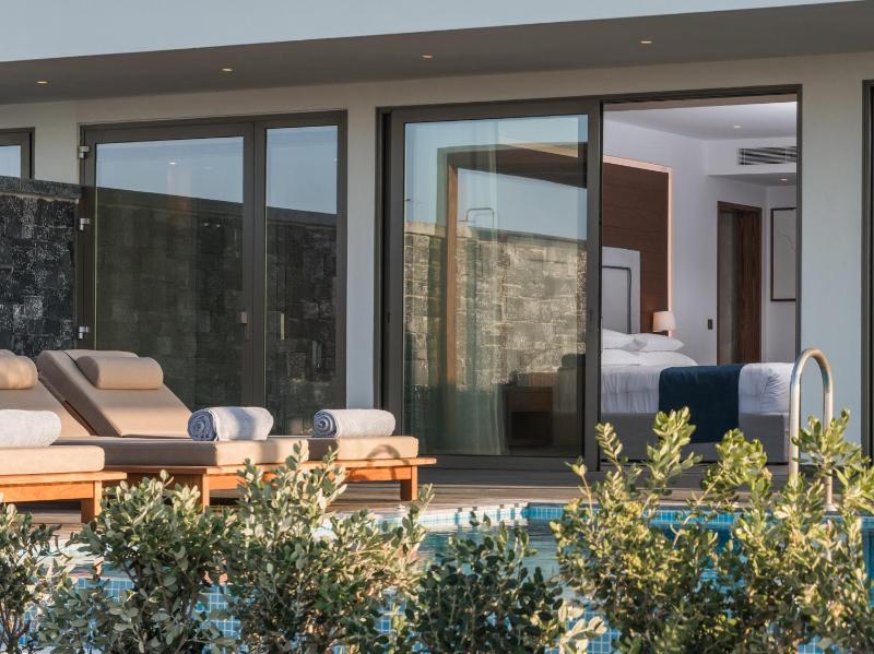 Princess Luxury Two-Bedroom Villa with Private Pool and Sea View image 1