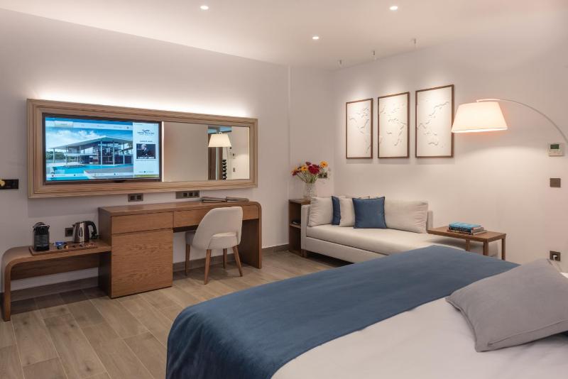 Premium Energy Suite Sea View with Private Pool and Soul Sauna image 4