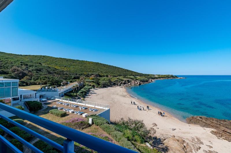 Standard Triple Room with Sea View image 4